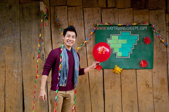 Nguyên Khang đi 'phượt' tặng quà trẻ em dân tộc miền núi - ảnh 6