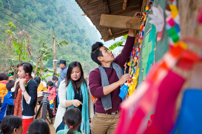 Nguyên Khang đi 'phượt' tặng quà trẻ em dân tộc miền núi - ảnh 7
