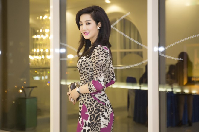 Giáng My diện váy da báo quyến rũ đi dự tiệc doanh nhân - ảnh 7