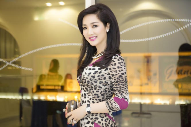 Giáng My diện váy da báo quyến rũ đi dự tiệc doanh nhân - ảnh 9