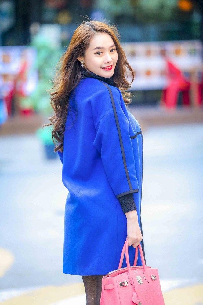 Linh Chi 'kín mít' vẫn quyến rũ trên đường phố Hàn Quốc - ảnh 8
