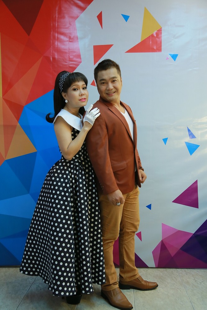 Lý Hùng phong độ ở tuổi 47, bị Việt Hương ôm chặt - ảnh 3