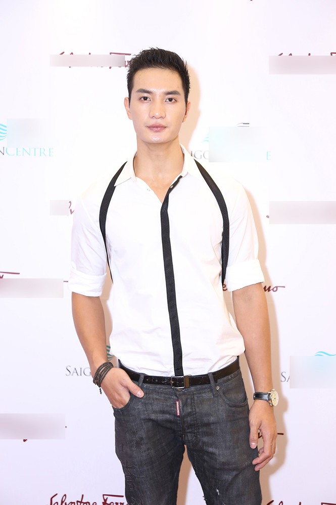 Hương Giang Idol táo bạo quấn khăn làm áo đi dự sự kiện - ảnh 8