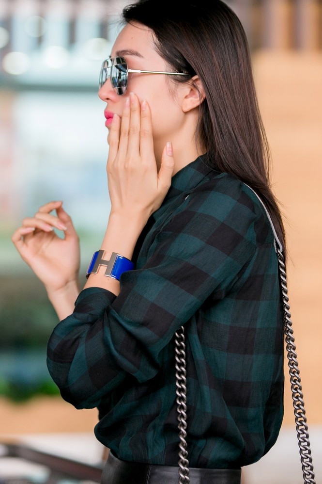 Á hậu Lệ Hằng òa khóc tiễn cha mẹ sang Mỹ định cư - ảnh 6