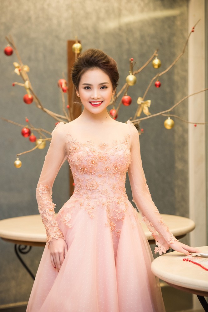Thuỵ Vân, Đan Lê mặc mỏng manh giữa trời lạnh - ảnh 5