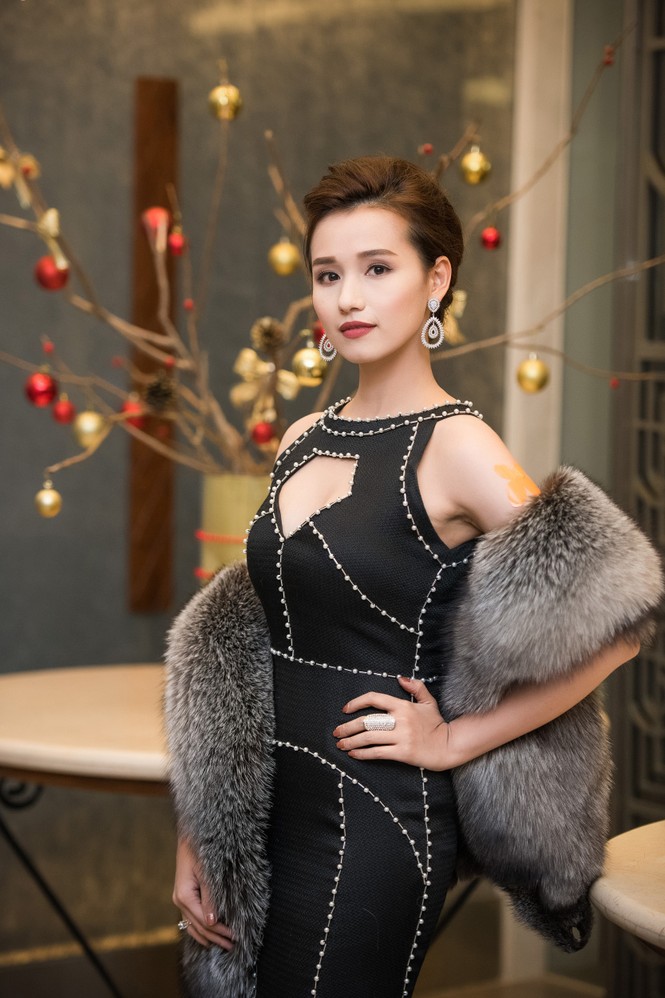 Thuỵ Vân, Đan Lê mặc mỏng manh giữa trời lạnh - ảnh 7