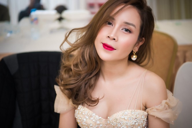 'Gái hai con' Lưu Hương Giang đẹp mê mẩn quyến rũ - ảnh 2