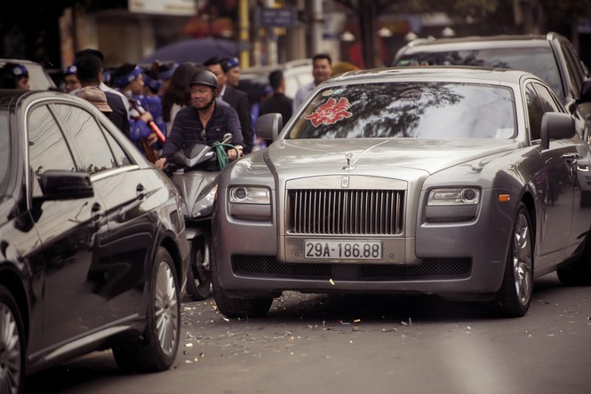 Dàn siêu xe hoành tráng trong lễ rước dâu của Hoa hậu Thu Ngân - ảnh 4