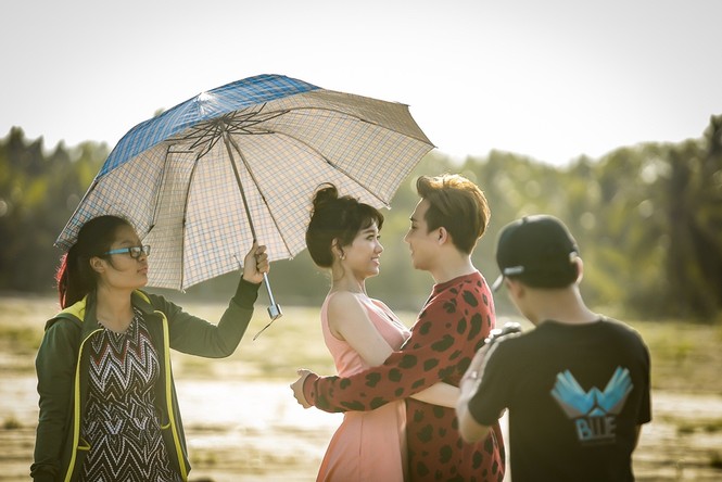 Trấn Thành 'đốn tim fans khi chăm sóc Hari Won hết mực - ảnh 9