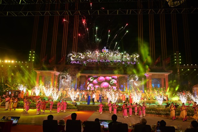 Khai mạc Festival Đờn ca tài tử lần II: Đêm tôn vinh “báu vật phương Nam” - ảnh 1