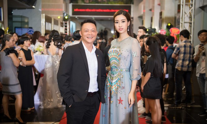 Hoa hậu Mỹ Linh lộng lẫy khoe sắc bên dàn sao VTV - ảnh 3