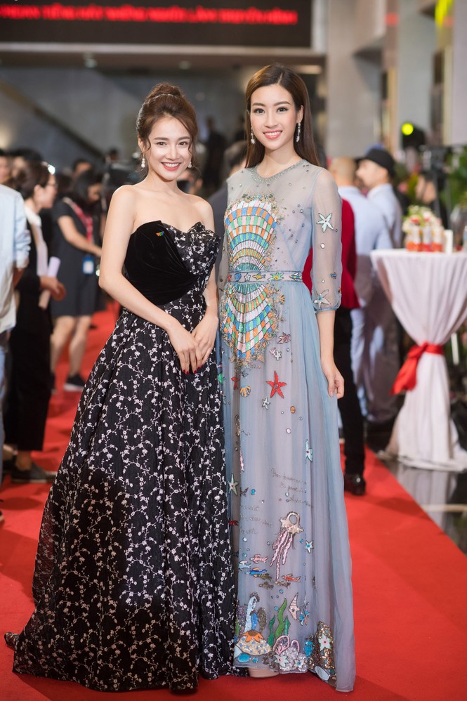 Hoa hậu Mỹ Linh lộng lẫy khoe sắc bên dàn sao VTV - ảnh 4