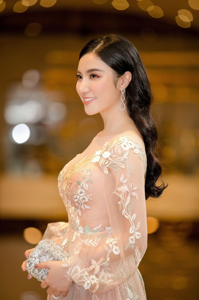 Hạnh Sino mặc xuyên thấu, khoe dáng gợi cảm bên Tuấn Hưng - ảnh 6