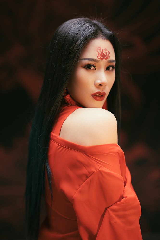 Vợ Việt Hoàn hoá mỹ nhân cổ trang, cover nhạc phim “Tam sinh tam thế“ - ảnh 1