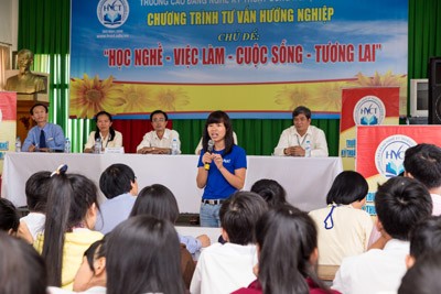 Tư vấn hướng nghiệp: ‘Học nghề - Việc làm – Cuộc sống – Tương lai’ tại trường cao đẳng nghề kỹ thuật công nghệ TPHCM - ảnh 1