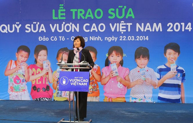 Vinamilk dành 8 tỷ đồng cho quỹ sữa ‘Vươn cao Việt Nam’ năm 2014 - ảnh 1
