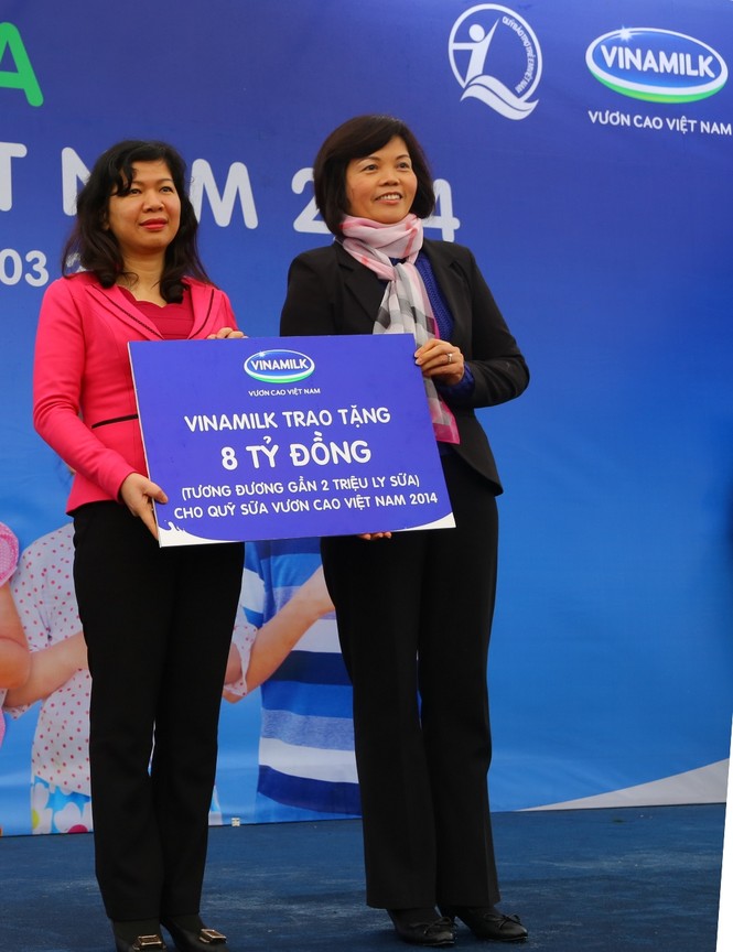 Vinamilk dành 8 tỷ đồng cho quỹ sữa ‘Vươn cao Việt Nam’ năm 2014 - ảnh 2