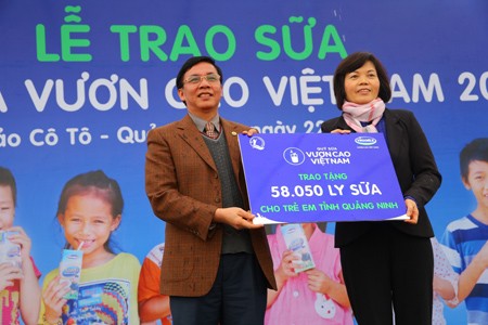 Vinamilk dành 8 tỷ đồng cho quỹ sữa ‘Vươn cao Việt Nam’ năm 2014 - ảnh 3