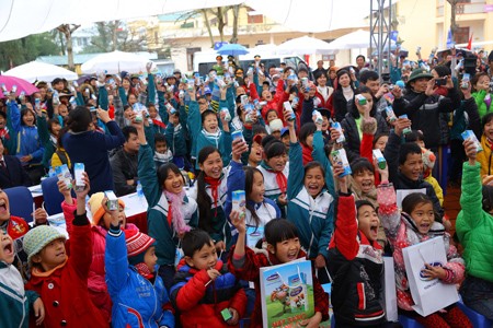 Vinamilk dành 8 tỷ đồng cho quỹ sữa ‘Vươn cao Việt Nam’ năm 2014 - ảnh 7
