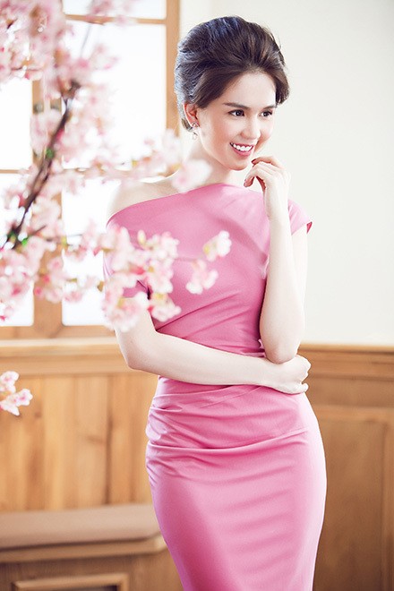 Những bộ đầm quyến rũ của Ngọc Trinh - ảnh 5
