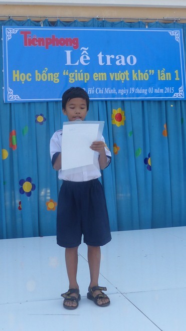 Báo Tiền Phong trao học bổng tại vùng ven TPHCM - ảnh 3