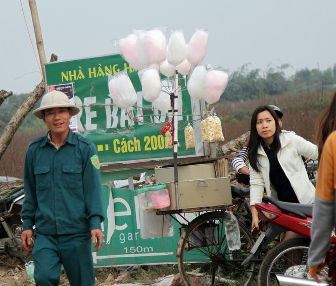 Giới trẻ đổ xô đi chụp ảnh, đường ra bãi đá tắc hàng giờ - ảnh 12