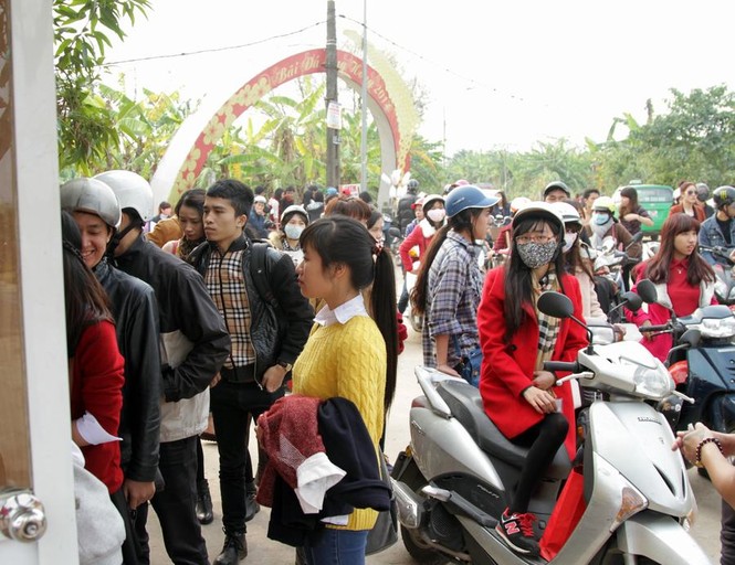 Giới trẻ đổ xô đi chụp ảnh, đường ra bãi đá tắc hàng giờ - ảnh 7