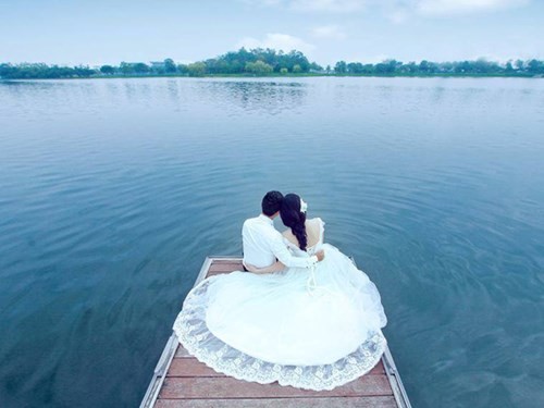 Hà Nội đang bước vào thời gian “vàng” để chụp ảnh cưới - ảnh 1