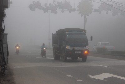 Nhiều cao ốc ở Nghệ An, Hà Tĩnh chìm trong sương mù - ảnh 11
