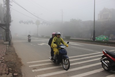 Nhiều cao ốc ở Nghệ An, Hà Tĩnh chìm trong sương mù - ảnh 12