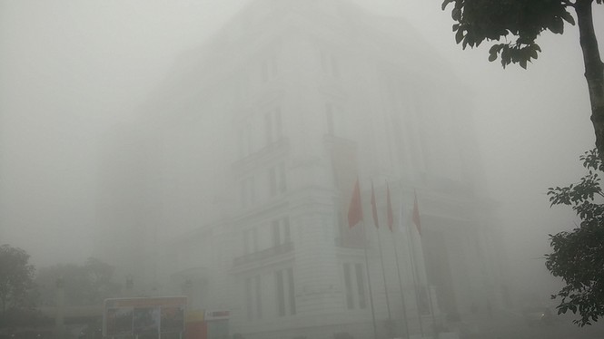 Nhiều cao ốc ở Nghệ An, Hà Tĩnh chìm trong sương mù - ảnh 5