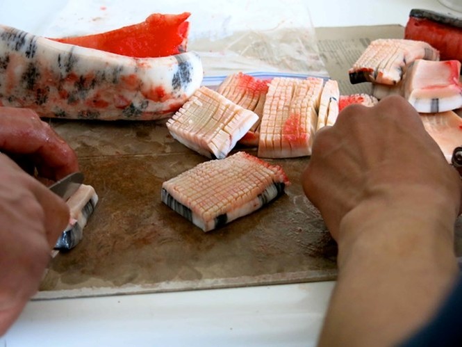 Món ngon cực lạ từ da và mỡ cá voi - ảnh 6