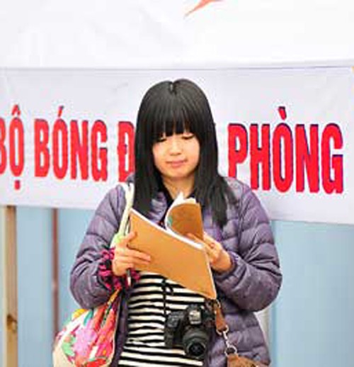 Nữ phóng viên Nhật xinh đẹp 'tiếp lửa' cho HAGL - ảnh 4