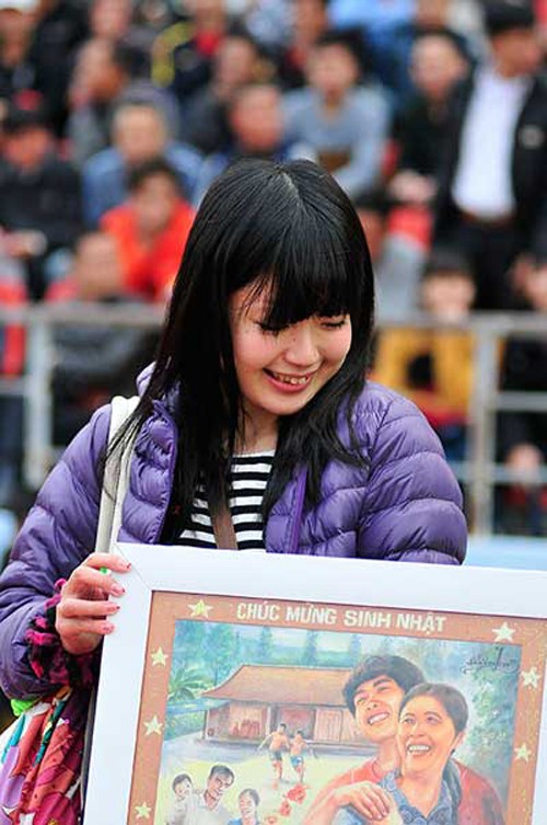 Nữ phóng viên Nhật xinh đẹp 'tiếp lửa' cho HAGL - ảnh 2