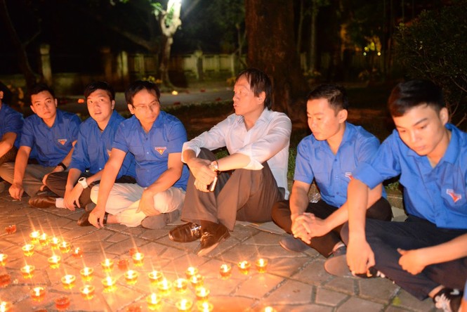 Thắp nến tri ân Đại tướng Võ Nguyên Giáp - ảnh 1