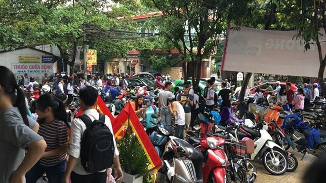 Ăn mỳ cay 7 cấp độ, một cô gái nhập viện cấp cứu - ảnh 1