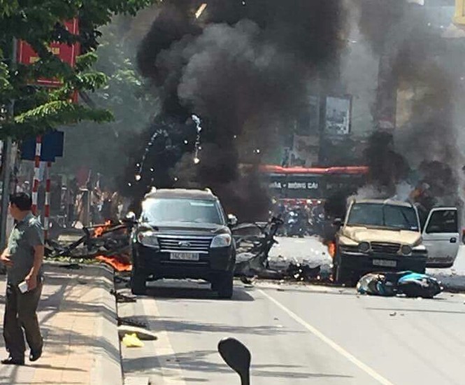 Vụ taxi nổ tan nát trên phố: Dây kíp mìn trong tay hành khách - ảnh 1