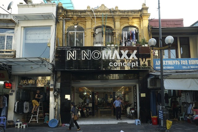 Nhà cũ mặt phố Hà Nội: Dưới long lanh, trên xập xệ - ảnh 4