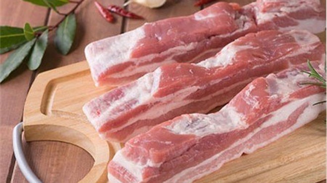 Thịt ba chỉ om trám đen đưa cơm ngày se lạnh - ảnh 1