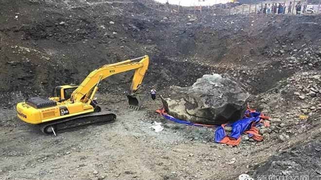 Khối đá ngọc bích gần 200 tấn ở Myanmar - ảnh 1