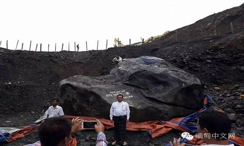 Khối đá ngọc bích gần 200 tấn ở Myanmar - ảnh 2