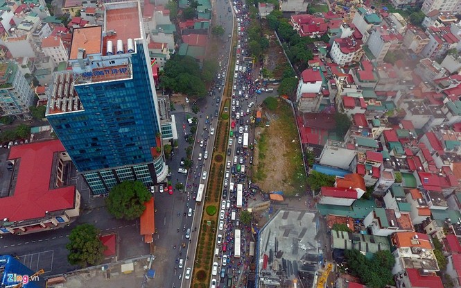 Hà Nội: Kẹt cứng giao thông trên tuyến buýt nhanh BRT - ảnh 2