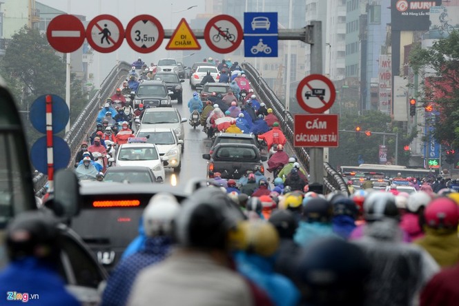 Hà Nội: Kẹt cứng giao thông trên tuyến buýt nhanh BRT - ảnh 7