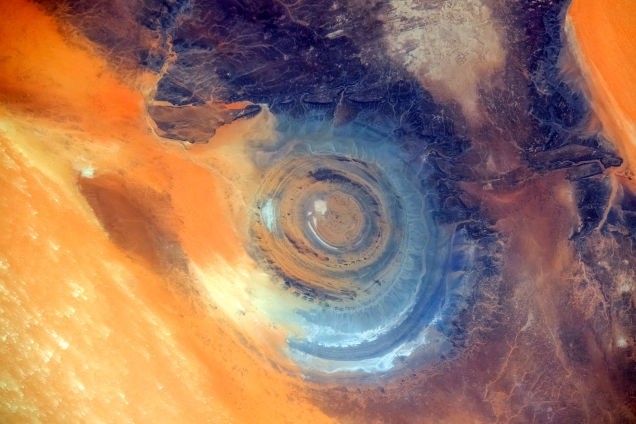 Ngỡ ngàng với 'Con mắt' đường kính 50 km trên sa mạc Sahara - ảnh 5