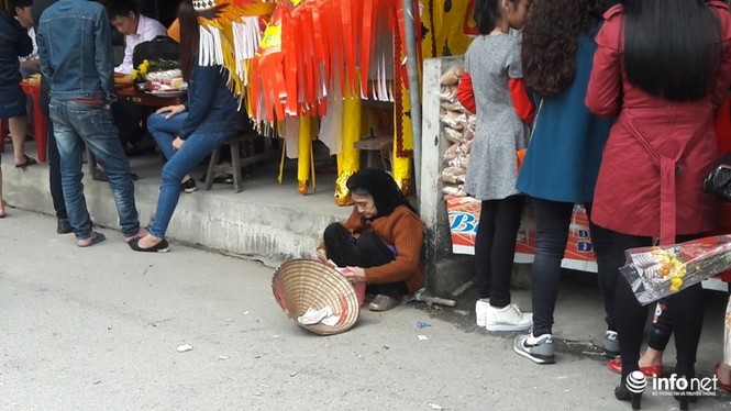 Hà Tĩnh: Đốt hàng trăm “con ngựa” mỗi ngày tại đền Củi - ảnh 2