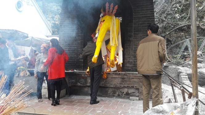 Hà Tĩnh: Đốt hàng trăm “con ngựa” mỗi ngày tại đền Củi - ảnh 4