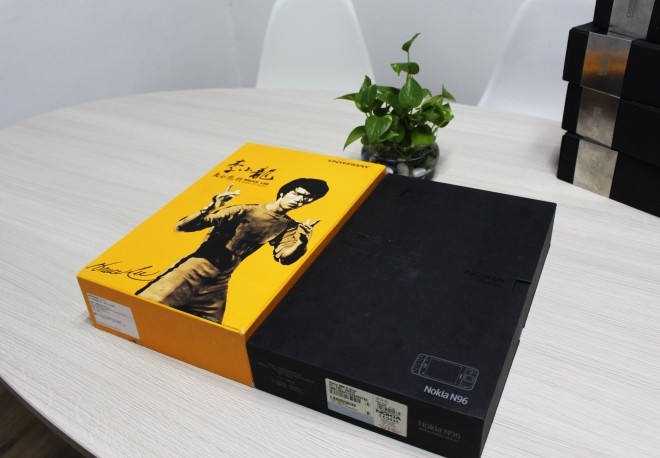 Ca sĩ Đức Tuấn lộ điện thoại Nokia phiên bản Lý Tiểu Long - ảnh 2