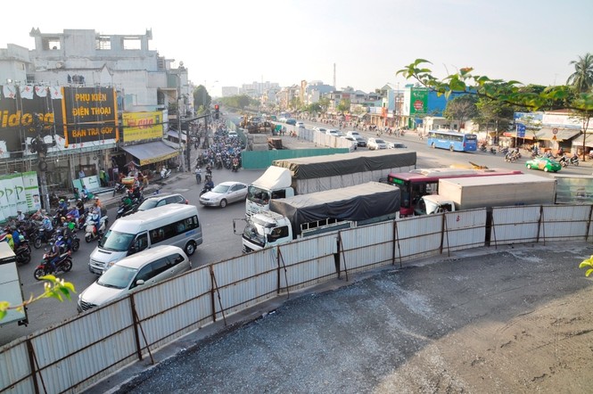 Cửa ngõ Sài Gòn ùn tắc nghiêm trọng vì thi công hầm chui - ảnh 13