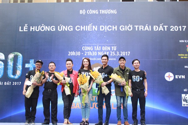Sinh viên đại học Khoa học Tự nhiên “tắt đèn bật tương lai” - ảnh 9