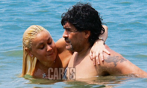 Tình cũ tiết lộ bí mật tình dục khác thường của Maradona - ảnh 1